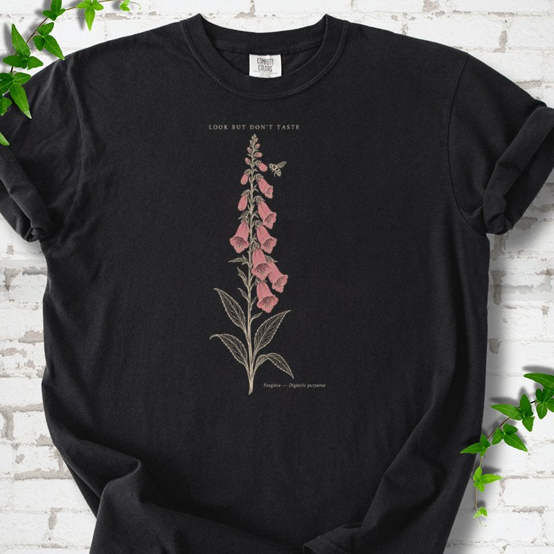Pink Foxglove And Bee Botanical Quote T-Shirt in Black – PlotlyGarden