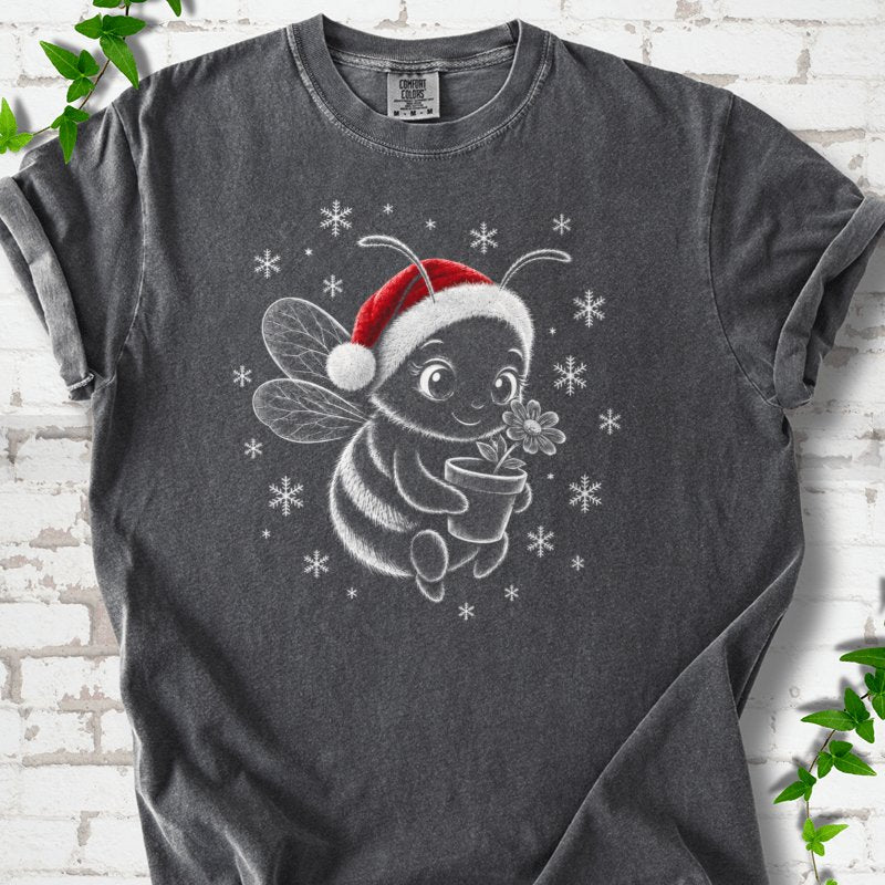Santa Bee Holding Flower With Snowflakes T-Shirt in Pepper – PlotlyGarden